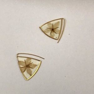 Gold lucite flower earrings